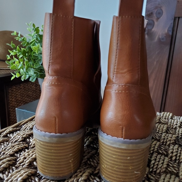 Brown Faux Leather Round Toe Block Heel Ankle Booties - Picture 3 of 8